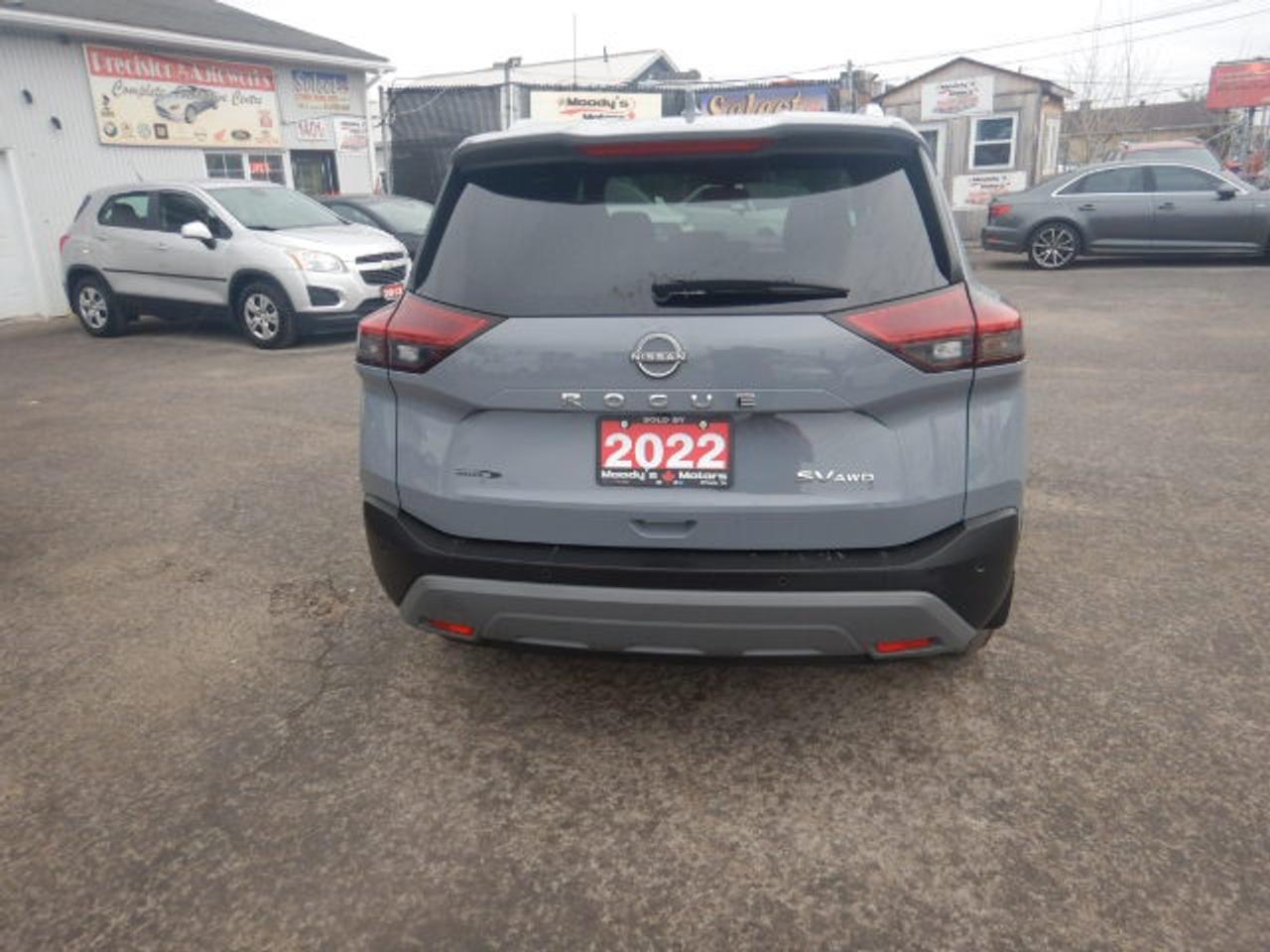 2022 Nissan Rogue SV Photo