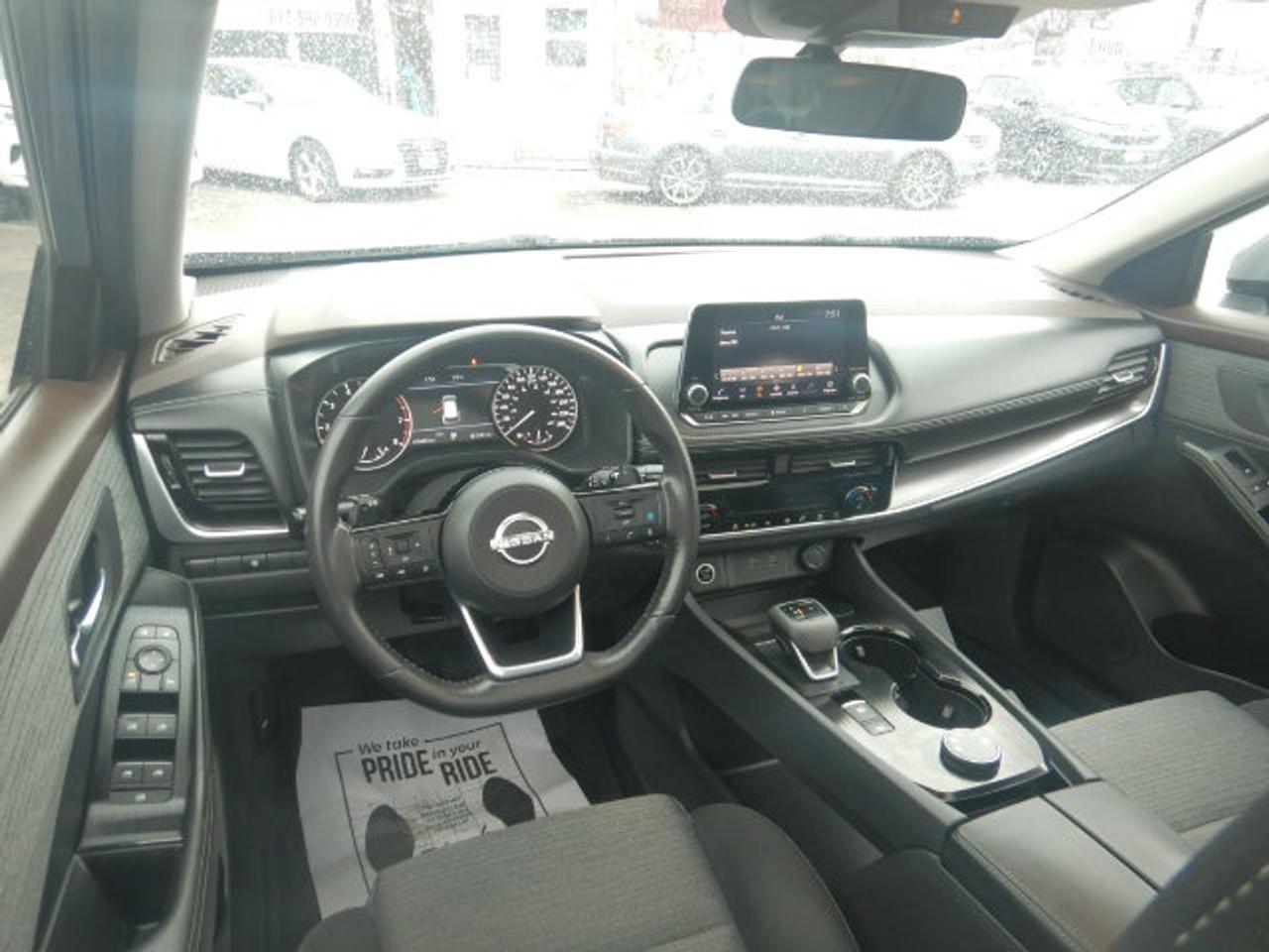 2022 Nissan Rogue SV Photo