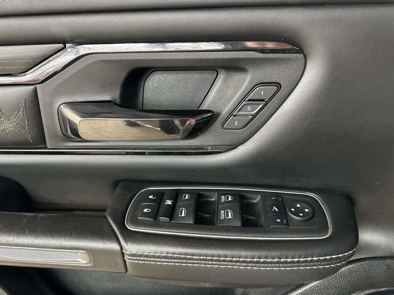 2022 RAM 1500 Limited | POWER RUNNING BOARDS | AIR SUSPENSION Photo12