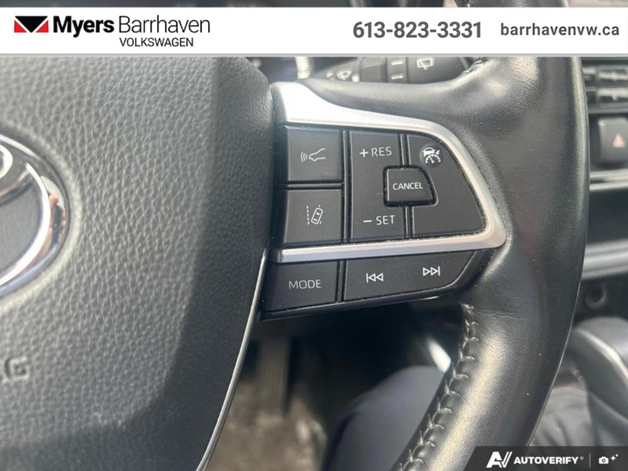 2022 Toyota Highlander Limited  - Sunroof -  Leather Seats Photo
