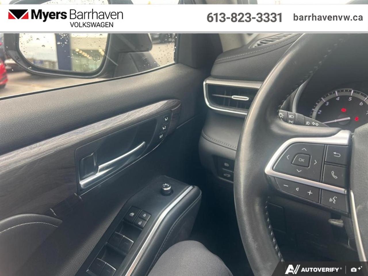 2022 Toyota Highlander Limited  - Sunroof -  Leather Seats Photo