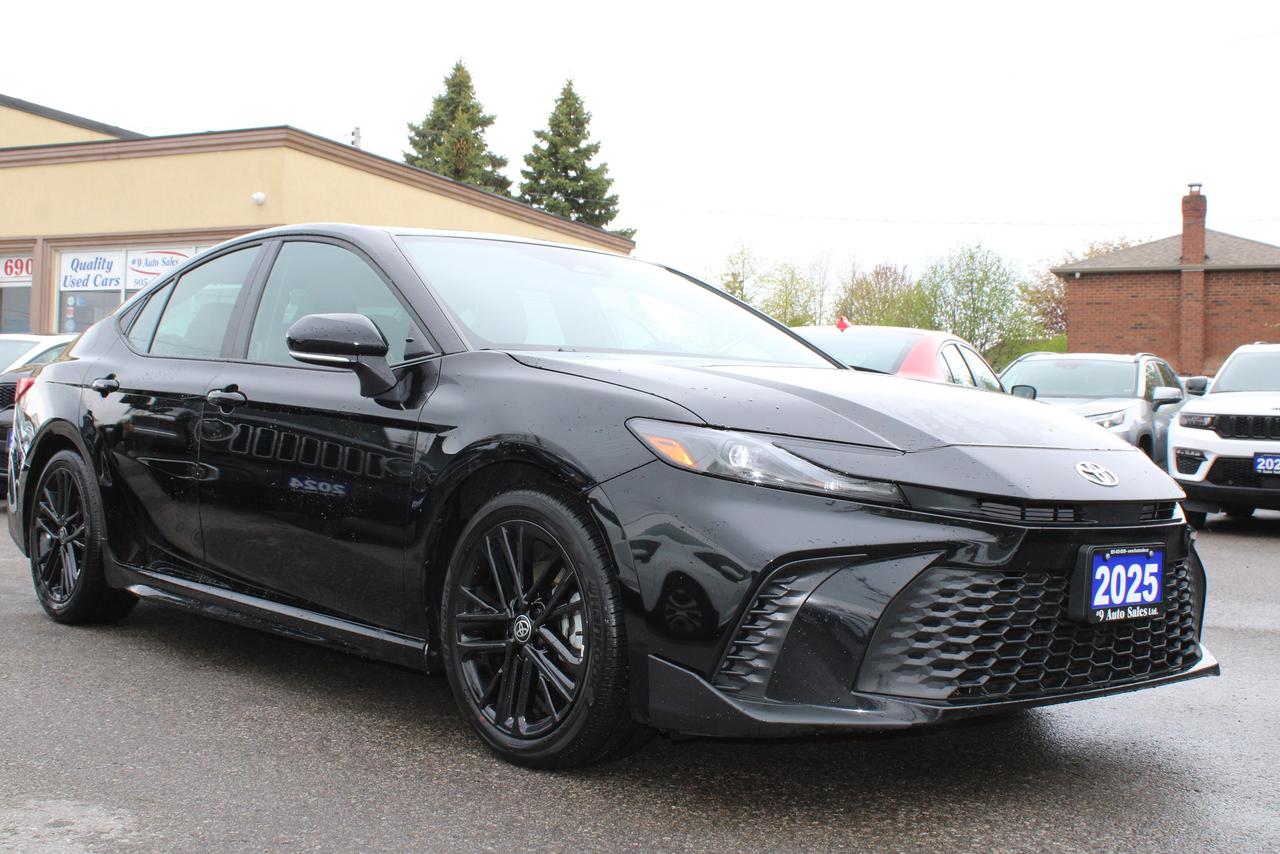 2025 Toyota Camry SE Photo0