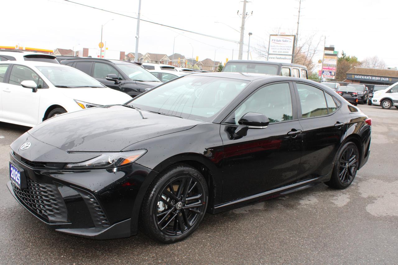 2025 Toyota Camry SE Photo