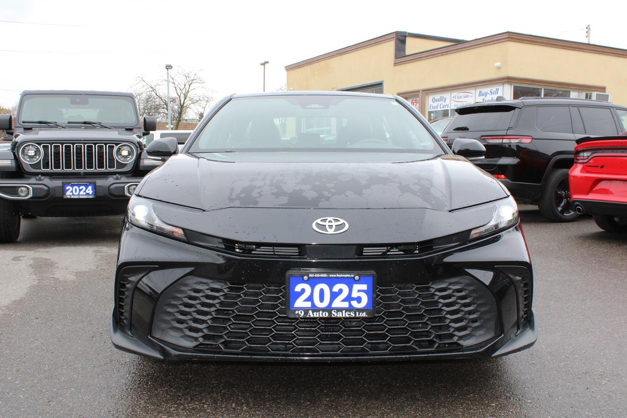 2025 Toyota Camry SE Photo