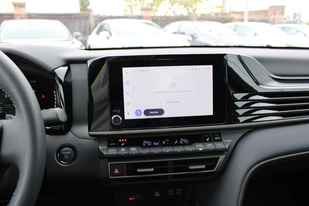 2025 Toyota Camry SE Photo3