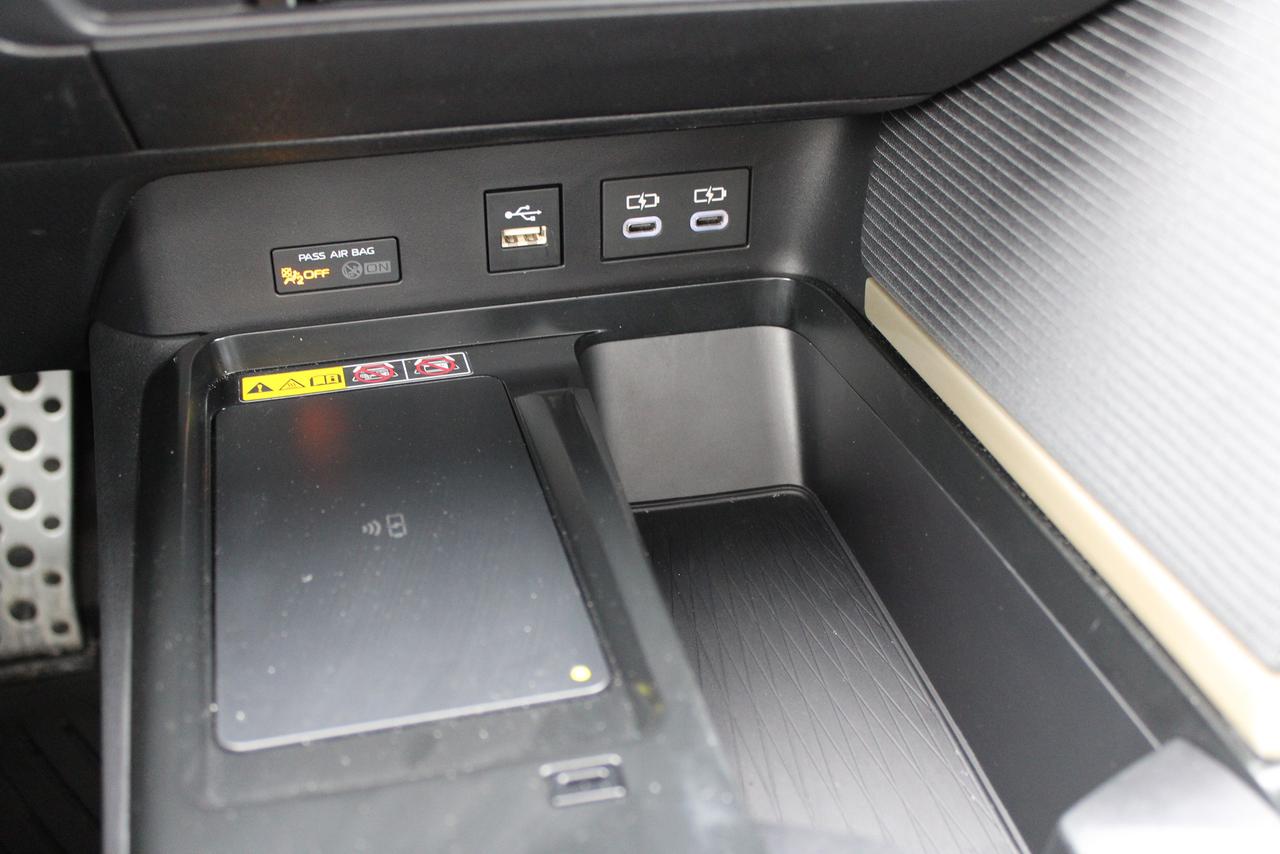 2025 Toyota Camry SE Photo