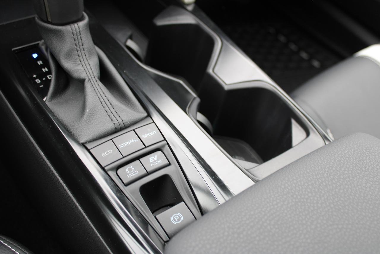 2025 Toyota Camry SE Photo