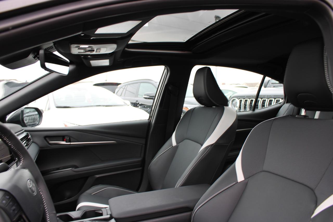 2025 Toyota Camry SE Photo