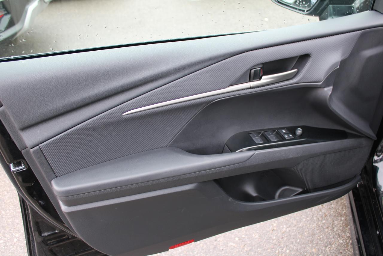 2025 Toyota Camry SE Photo