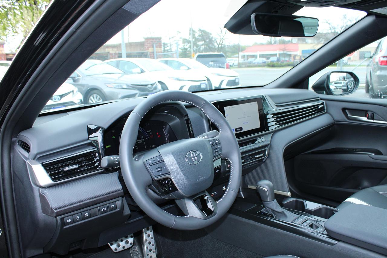 2025 Toyota Camry SE Photo