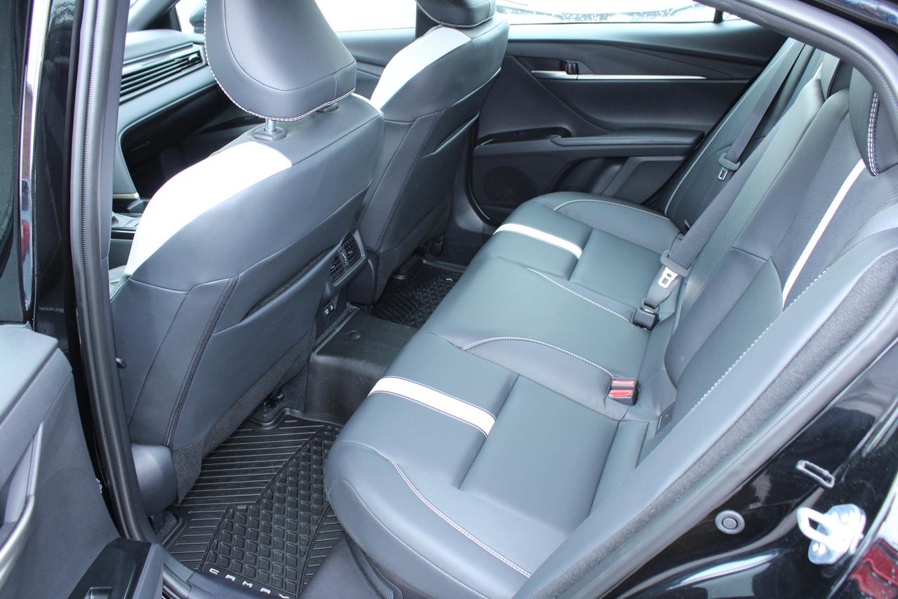 2025 Toyota Camry SE Photo