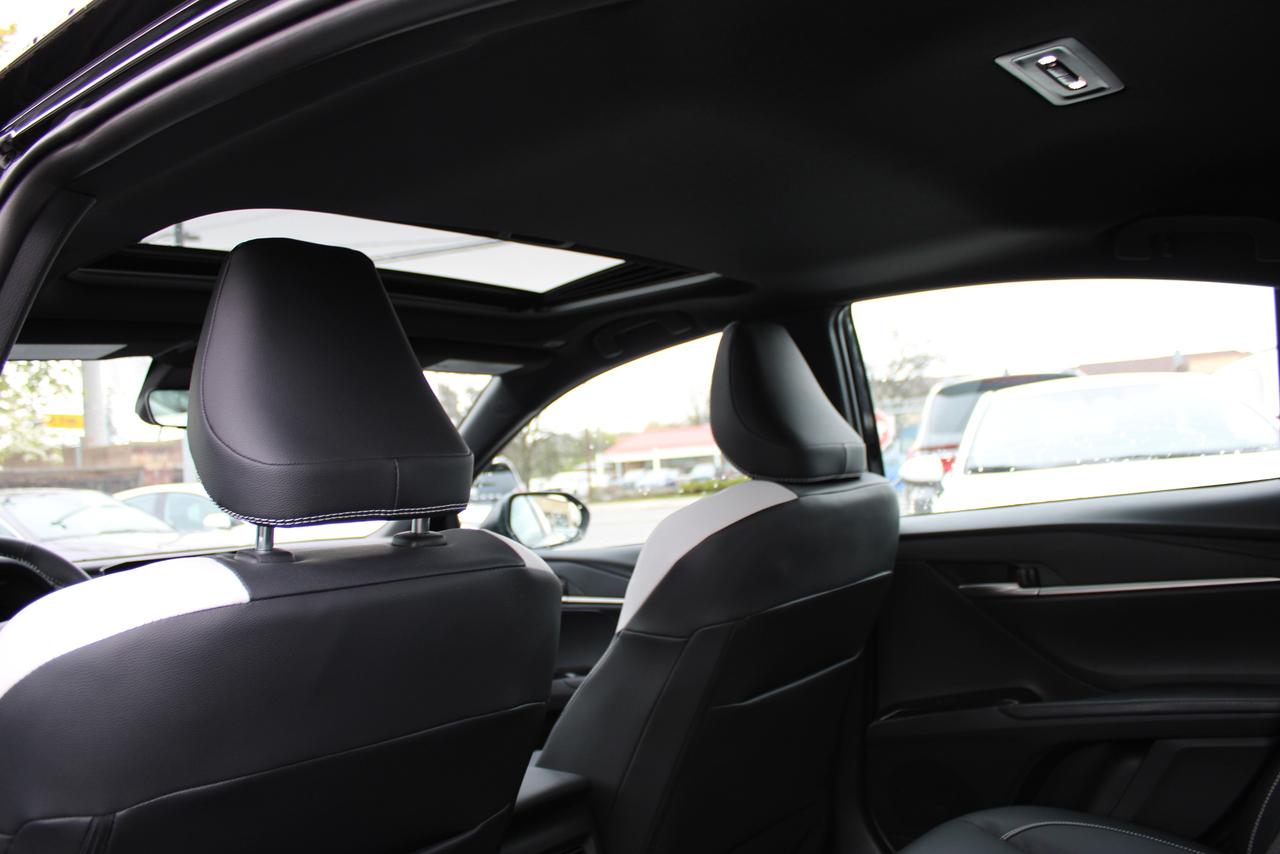 2025 Toyota Camry SE Photo