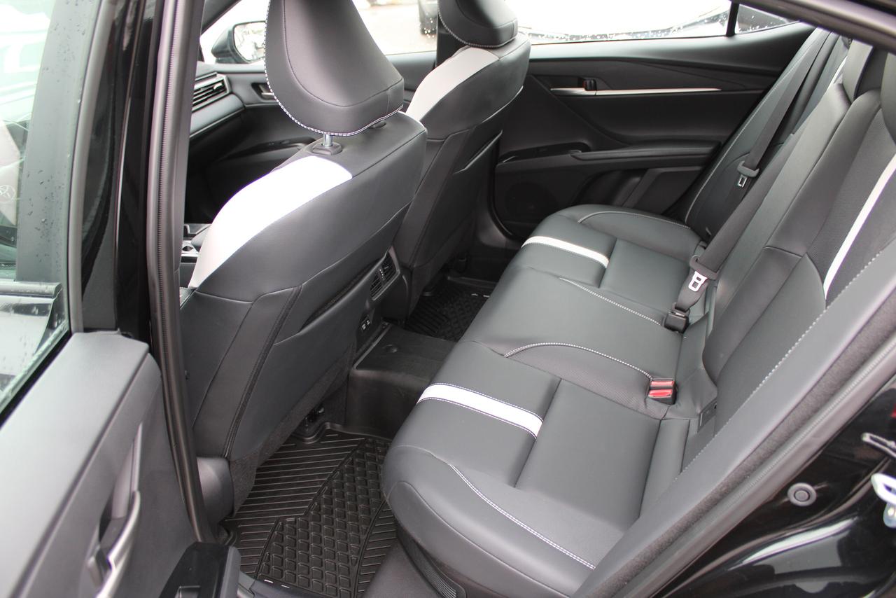 2025 Toyota Camry SE Photo