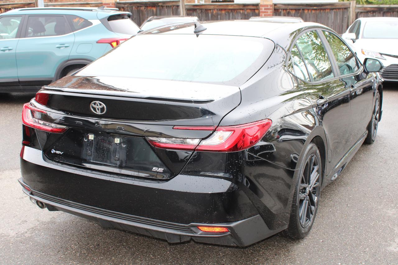 2025 Toyota Camry SE Photo