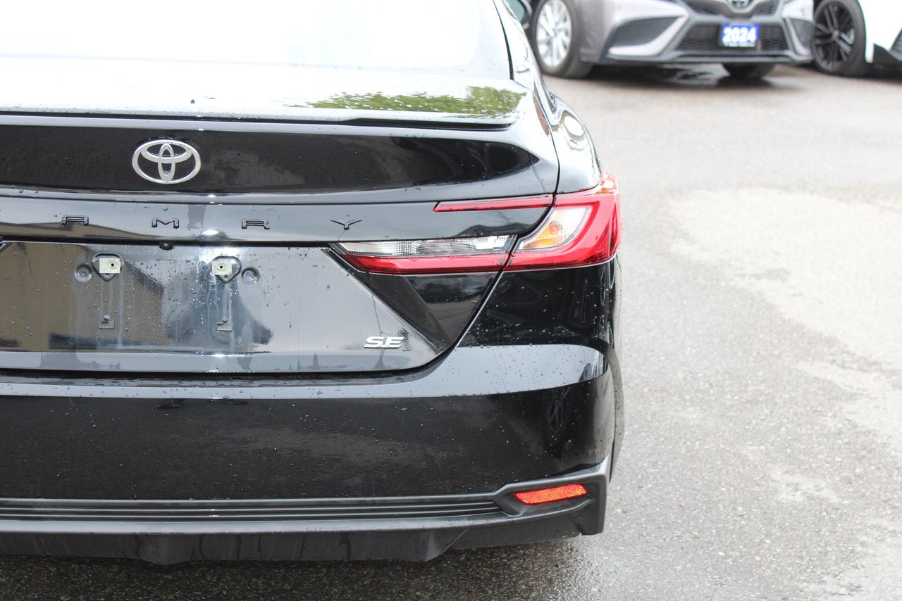 2025 Toyota Camry SE Photo