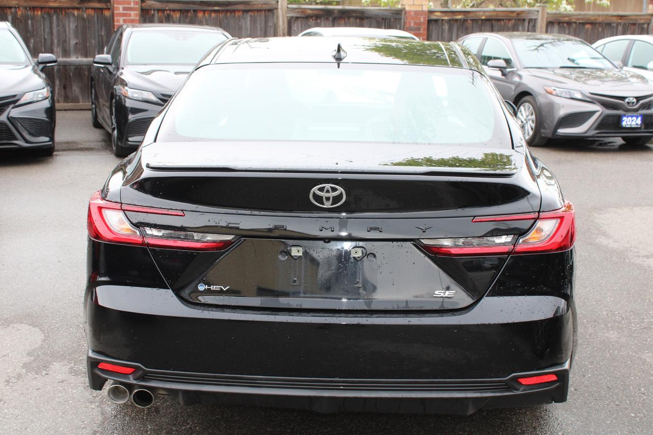 2025 Toyota Camry SE Photo