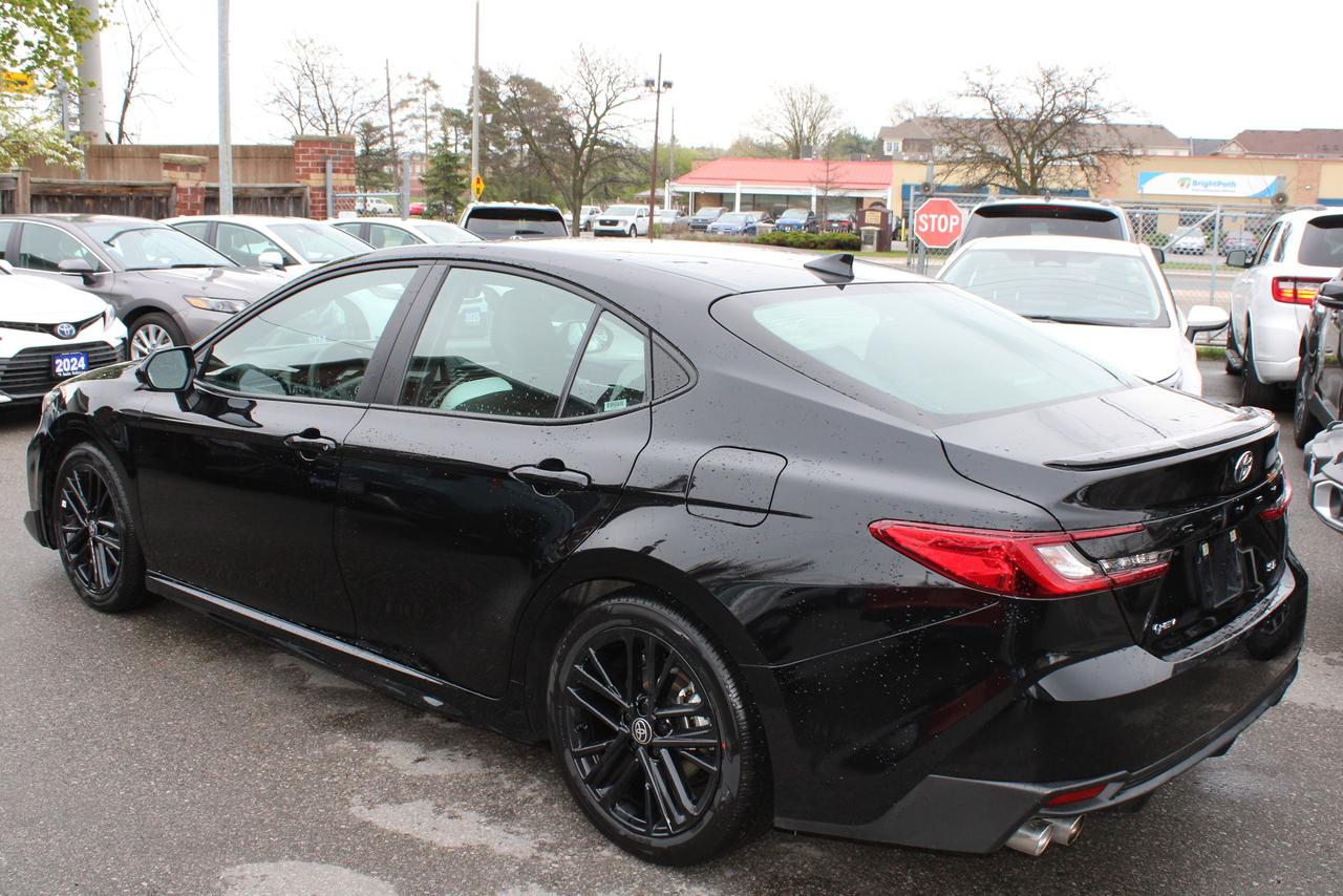 2025 Toyota Camry SE Photo