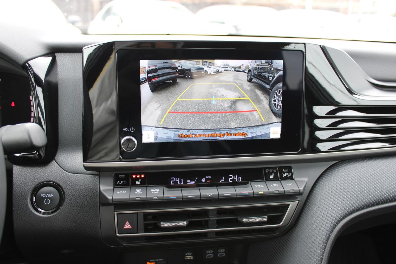 2025 Toyota Camry SE Photo