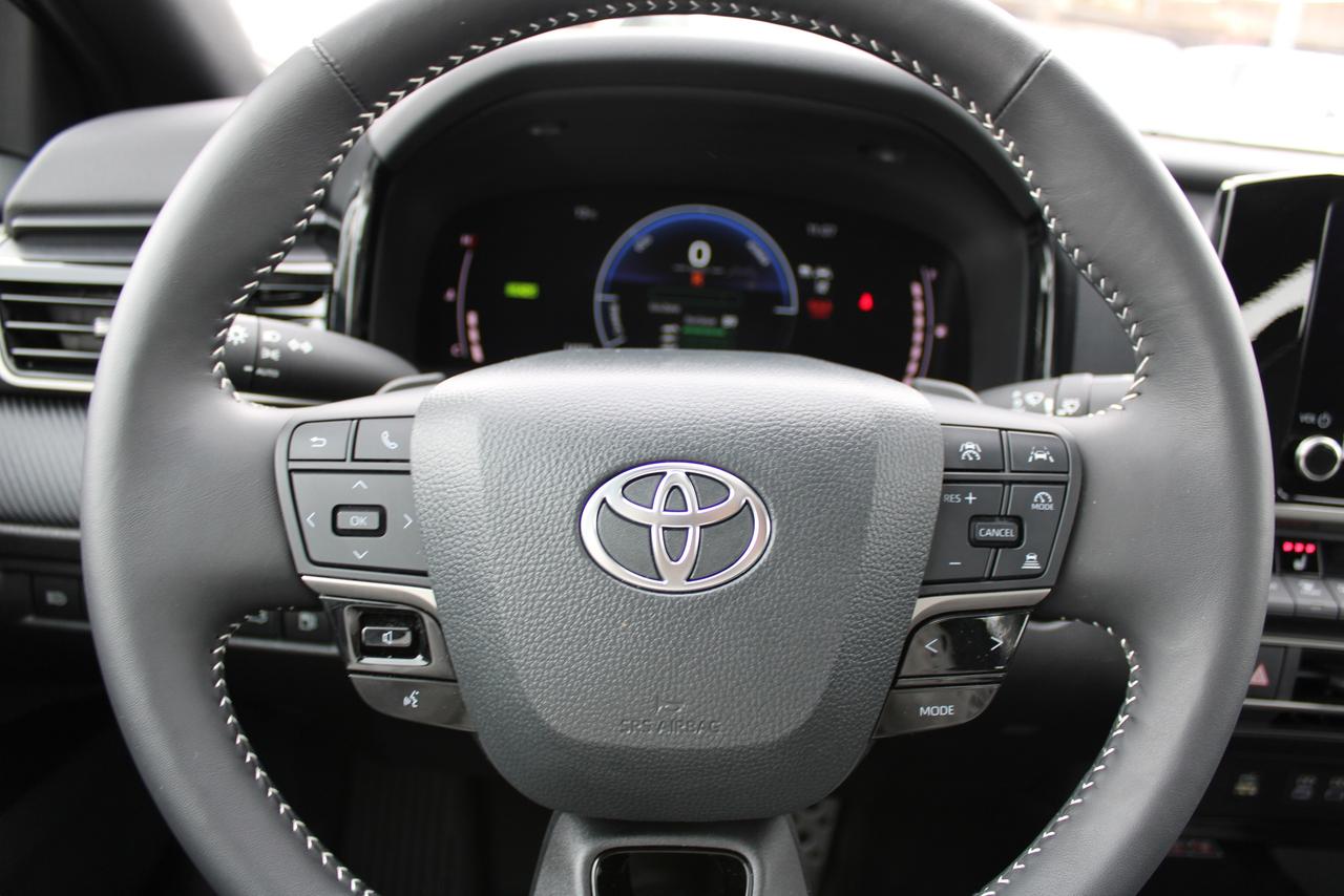 2025 Toyota Camry SE Photo