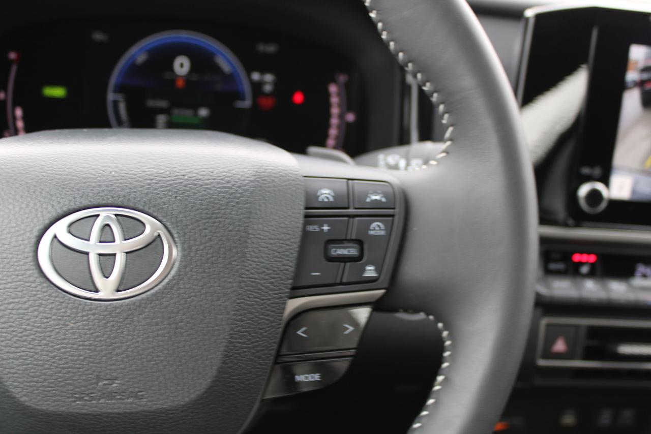 2025 Toyota Camry SE Photo