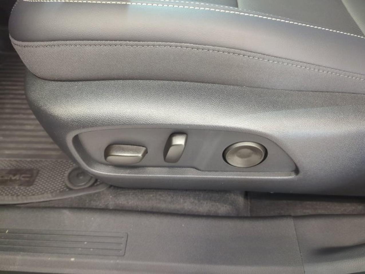14098318
