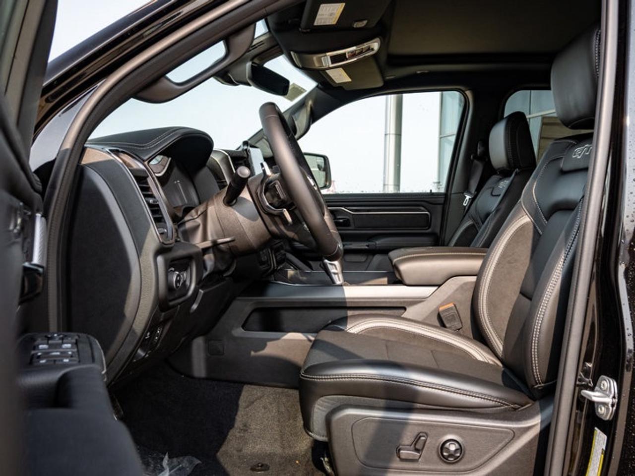 2025 RAM 1500 SPORT Photo