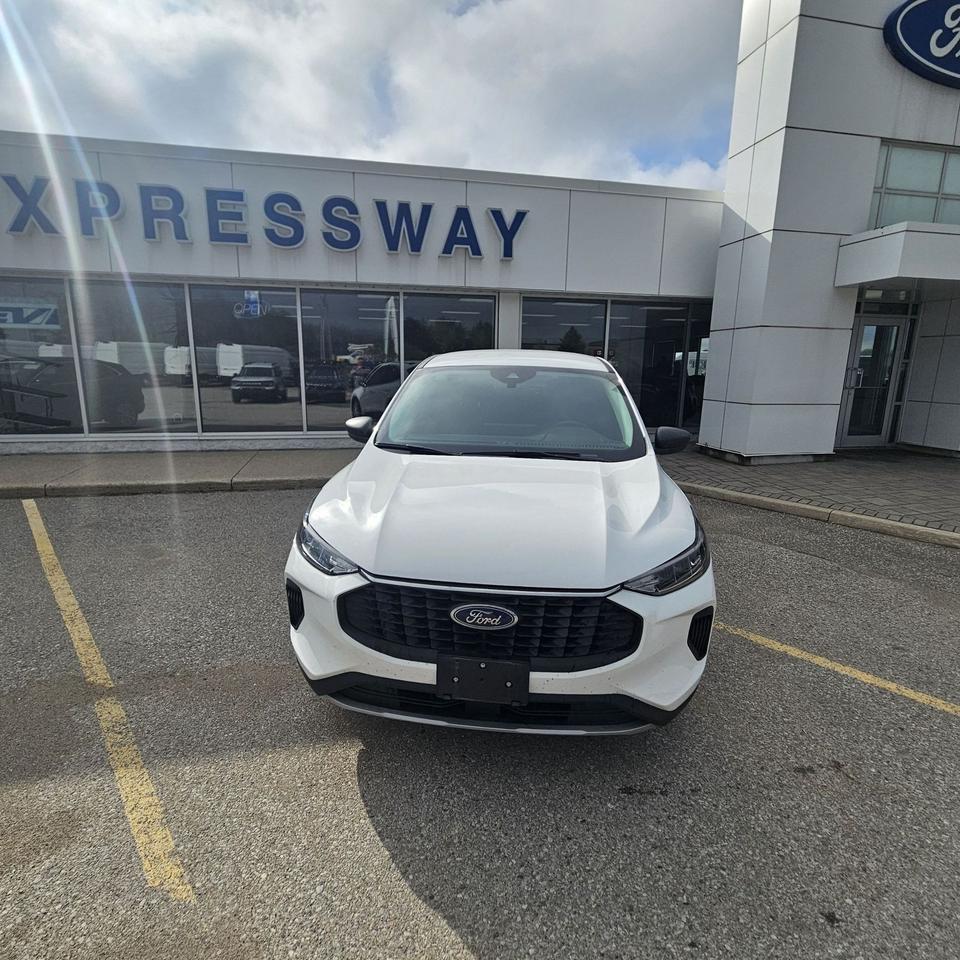 2024 Ford Escape AWD, LOCAL TRADE, TECH PACK! HEATED WHEEL/SEATS! Photo1