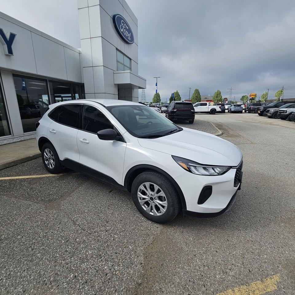 2024 Ford Escape AWD, LOCAL TRADE, TECH PACK! HEATED WHEEL/SEATS! Photo2
