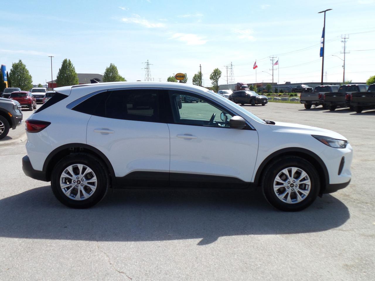 2024 Ford Escape AWD, LOCAL TRADE, TECH PACK! HEATED WHEEL/SEATS! Photo