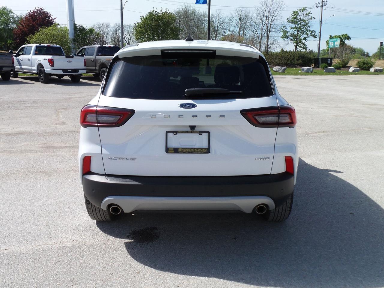 2024 Ford Escape AWD, LOCAL TRADE, TECH PACK! HEATED WHEEL/SEATS! Photo