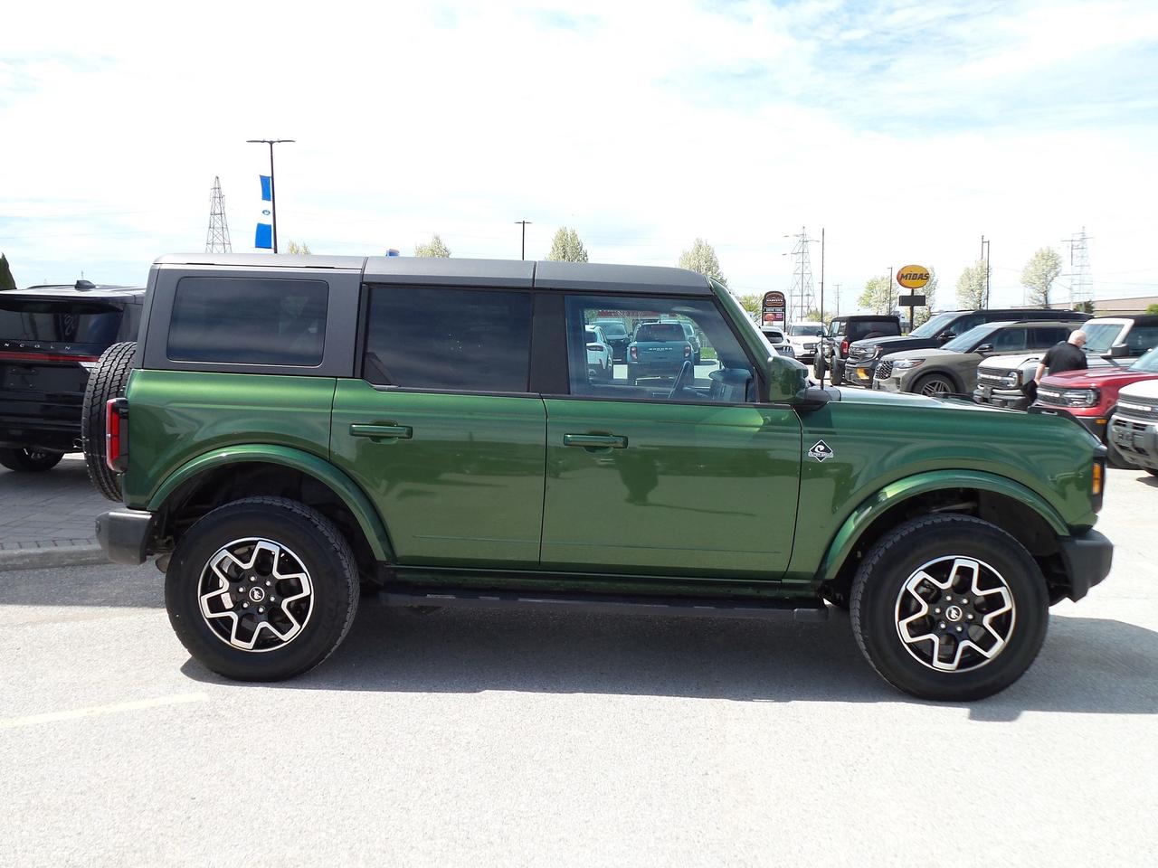 2023 Ford Bronco OUTER BANKS, HARD TOP, TERRAIN MGMT, NAVIGATION Photo
