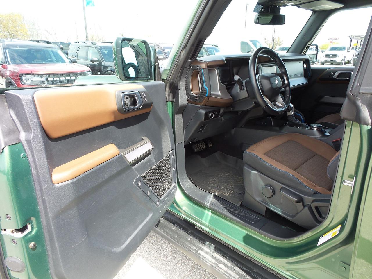 2023 Ford Bronco OUTER BANKS, HARD TOP, TERRAIN MGMT, NAVIGATION Photo