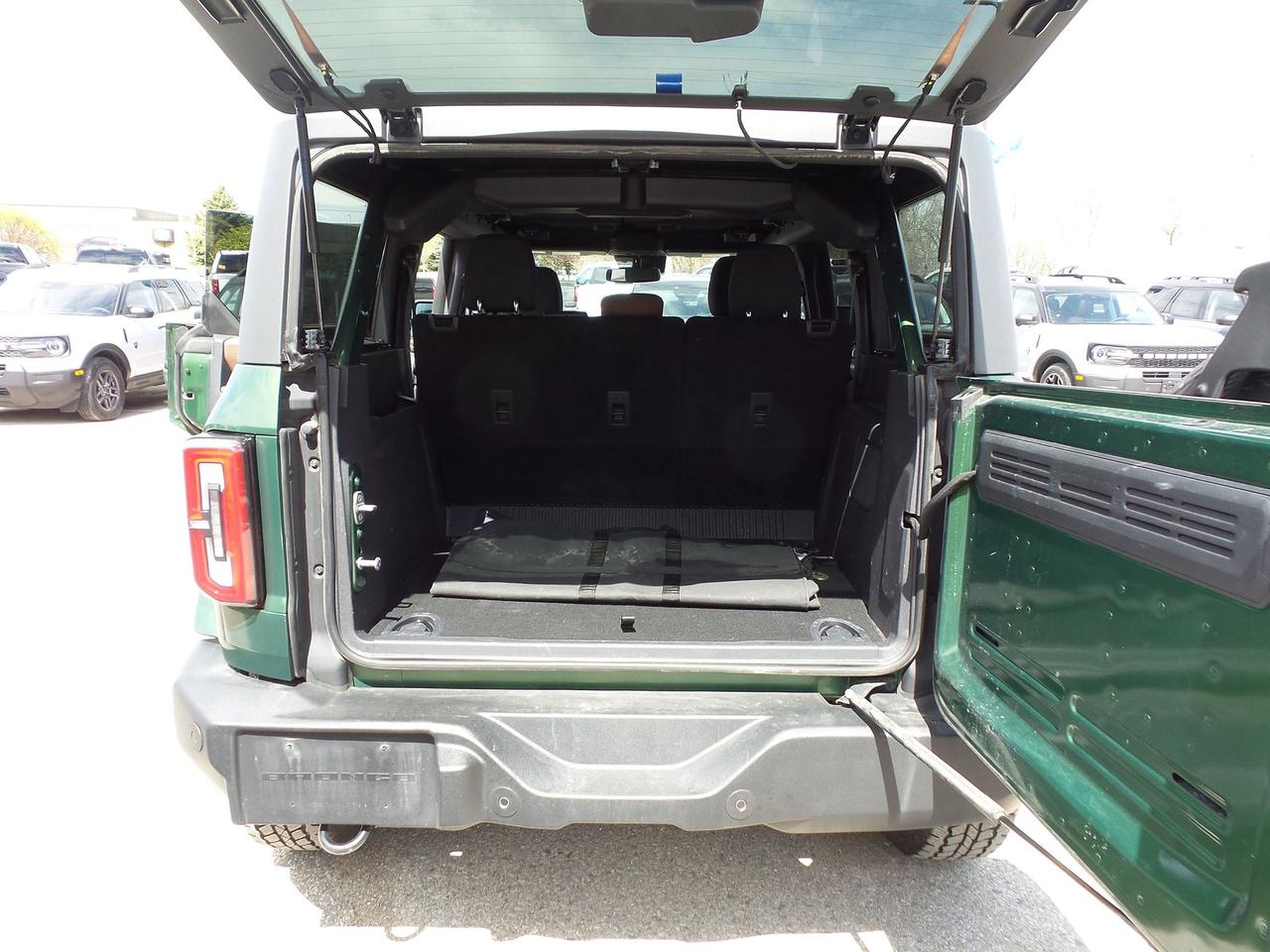 2023 Ford Bronco OUTER BANKS, HARD TOP, TERRAIN MGMT, NAVIGATION Photo