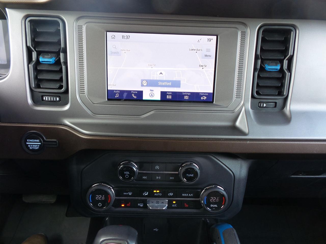 2023 Ford Bronco OUTER BANKS, HARD TOP, TERRAIN MGMT, NAVIGATION Photo
