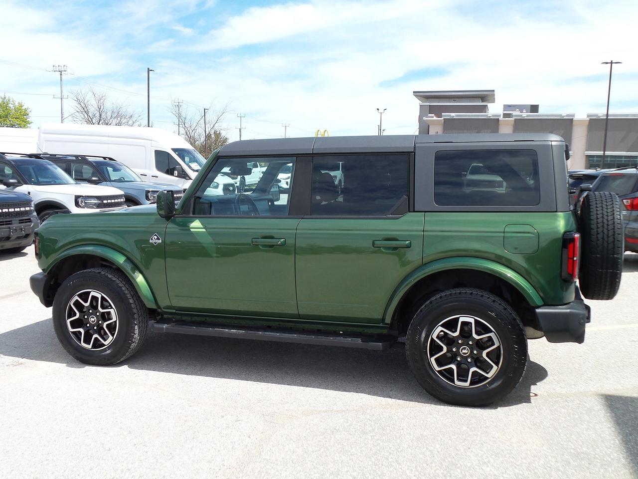 2023 Ford Bronco OUTER BANKS, HARD TOP, TERRAIN MGMT, NAVIGATION Photo