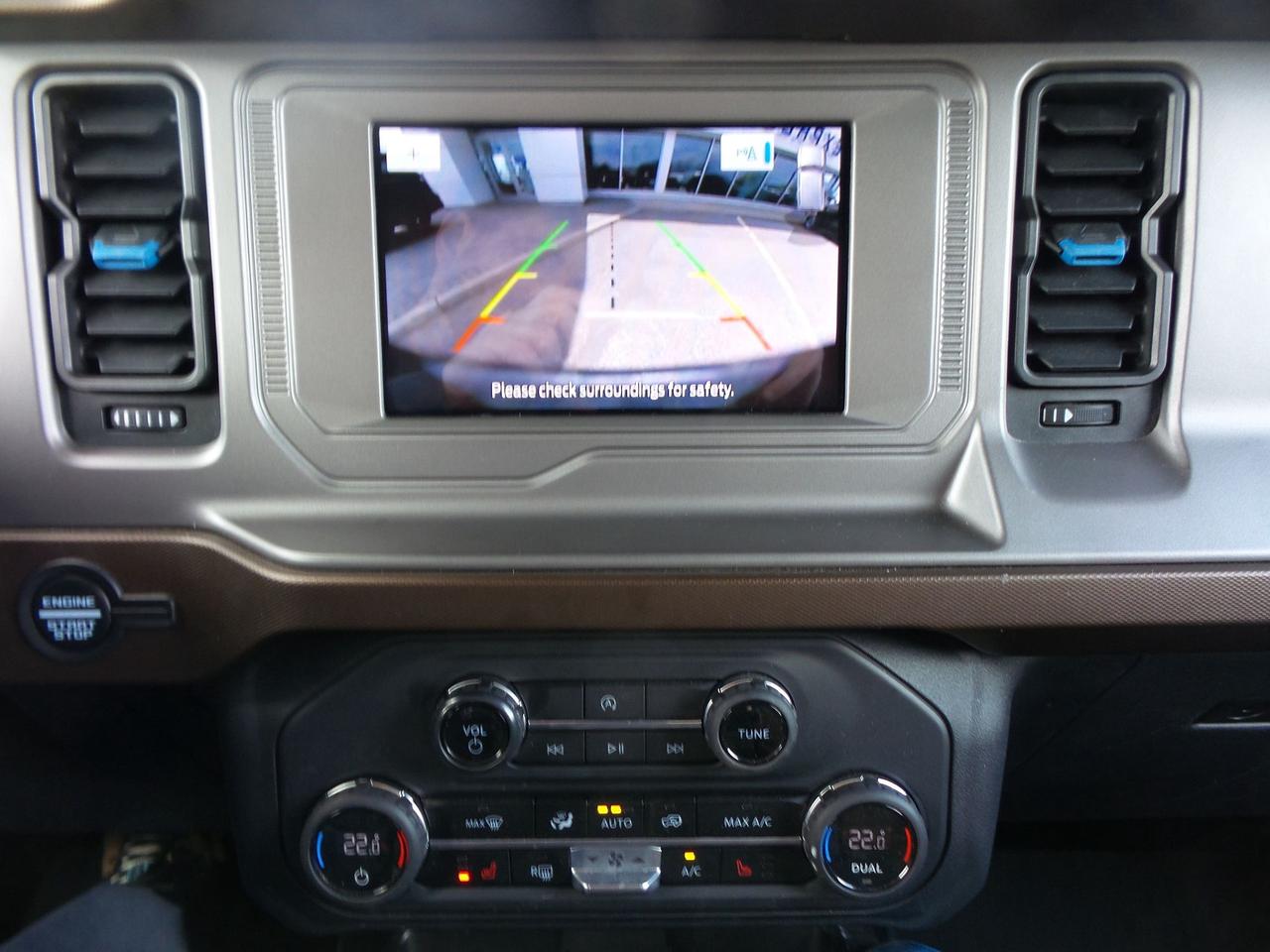 2023 Ford Bronco OUTER BANKS, HARD TOP, TERRAIN MGMT, NAVIGATION Photo