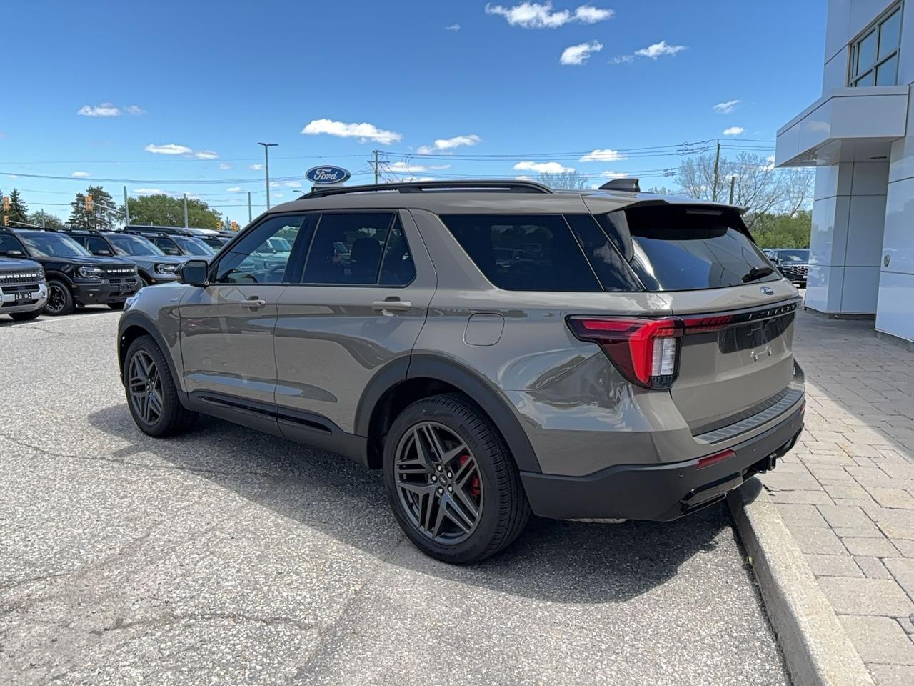 2026 Ford Explorer STREET PACK! 21" RIMS! ROOF! TECH, LEATHER! LOADED Photo