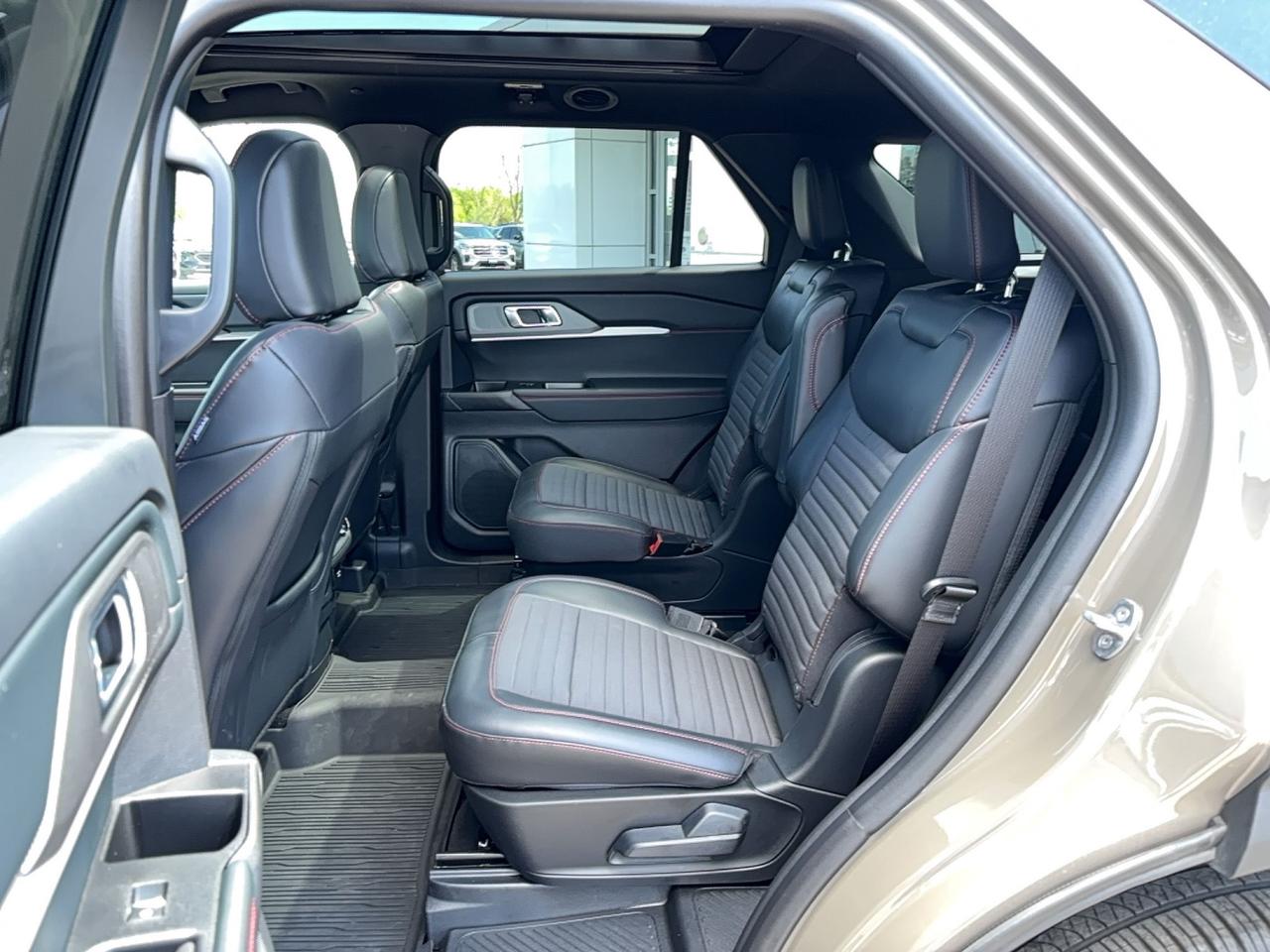 2026 Ford Explorer STREET PACK! 21" RIMS! ROOF! TECH, LEATHER! LOADED Photo