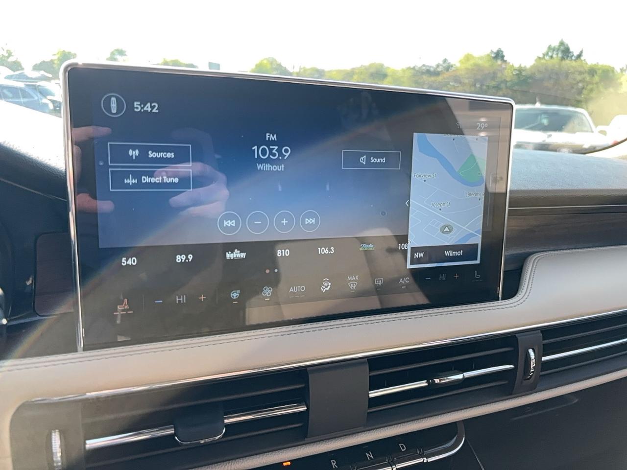 2025 Lincoln Corsair GT, 2.5L HYBRID, TOW PACK, LEATHER, ROOF, LOADED! Photo