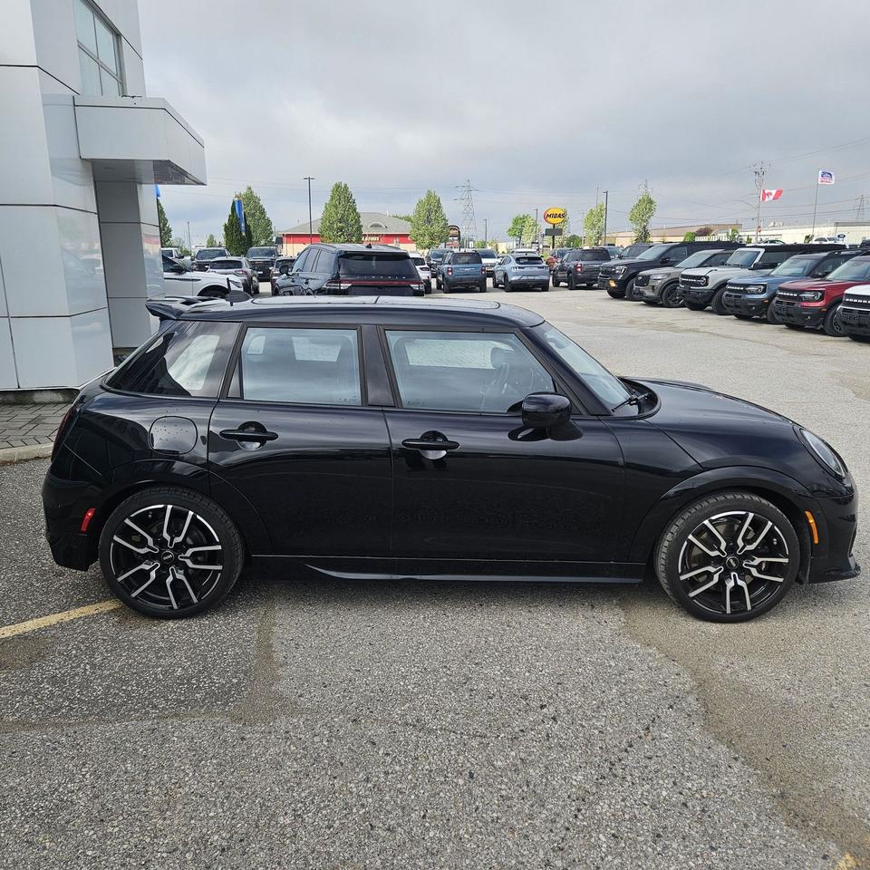 2025 MINI Cooper JCW PACK, LEATHER, MOON, HEATED WHEEL, HUD! Photo3