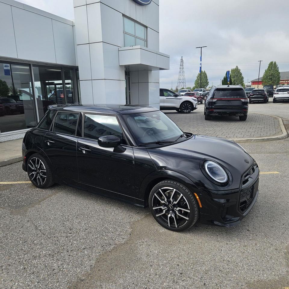 2025 MINI Cooper JCW PACK, LEATHER, MOON, HEATED WHEEL, HUD! Photo2