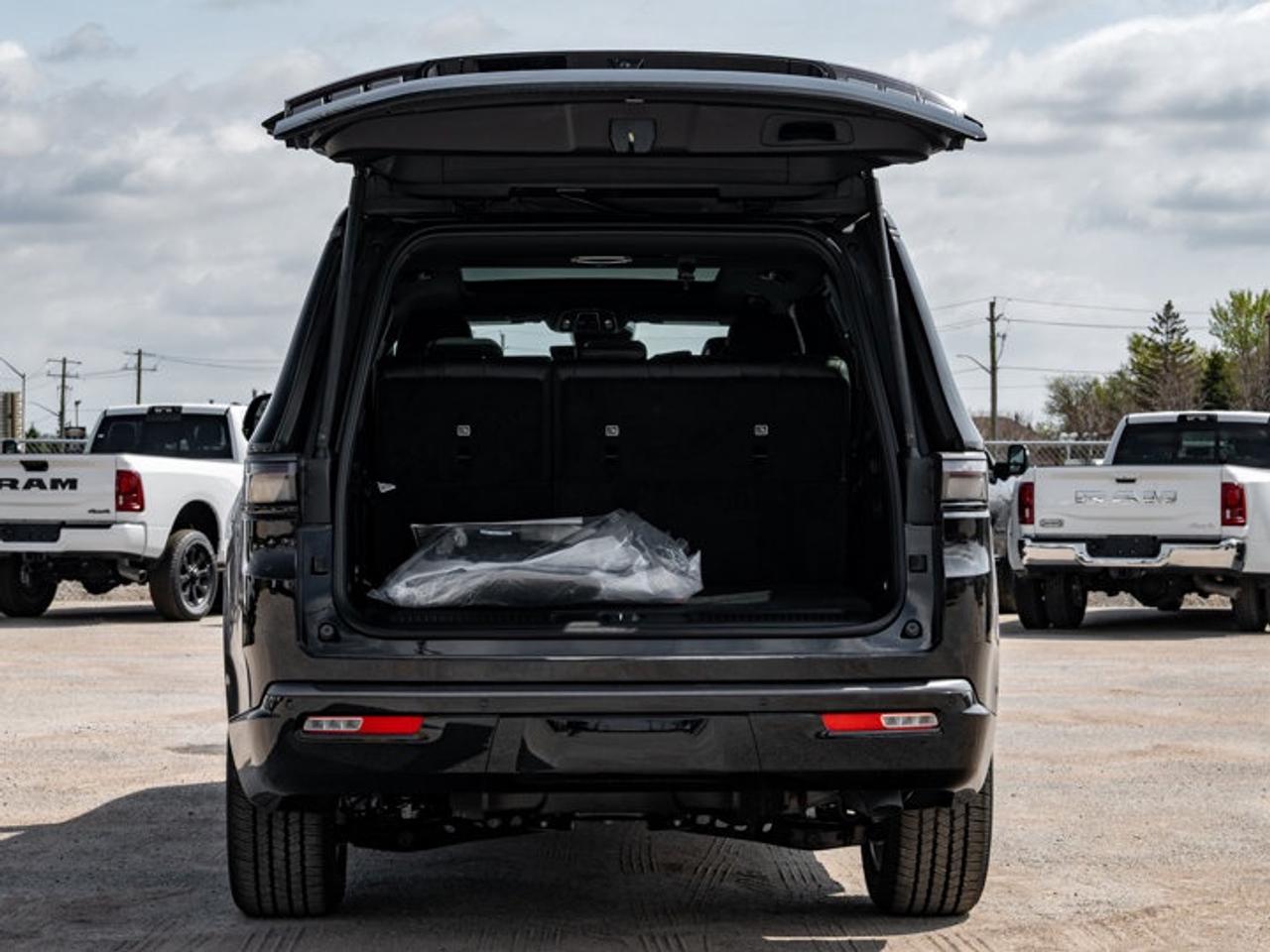 2026 Jeep Grand Wagoneer Limited Altitude Photo