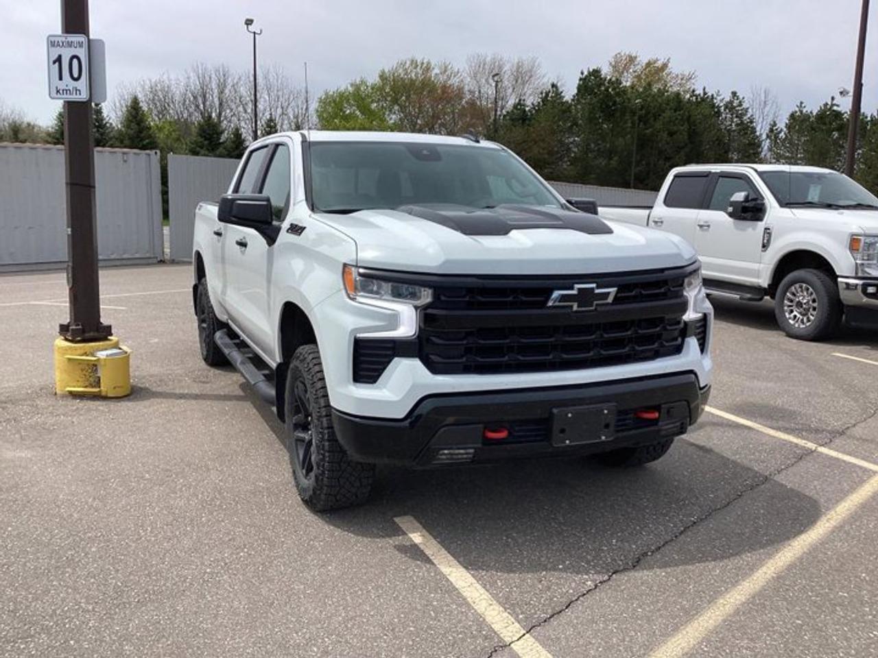 2024 Chevrolet Silverado 1500 LT Trail Boss Crew Cab 6' Box 4WD | One Owner | No Accidents | Leather Seats Photo