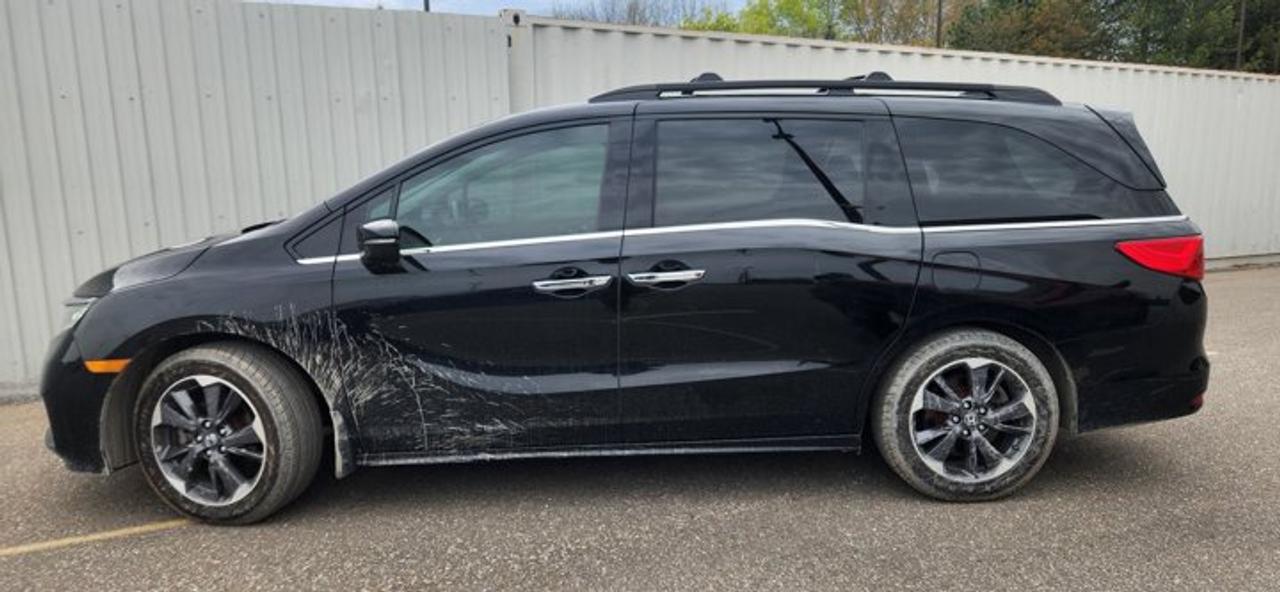 2022 Honda Odyssey Touring FWD | No Accidents | Leather Seats | Heated Steering Photo