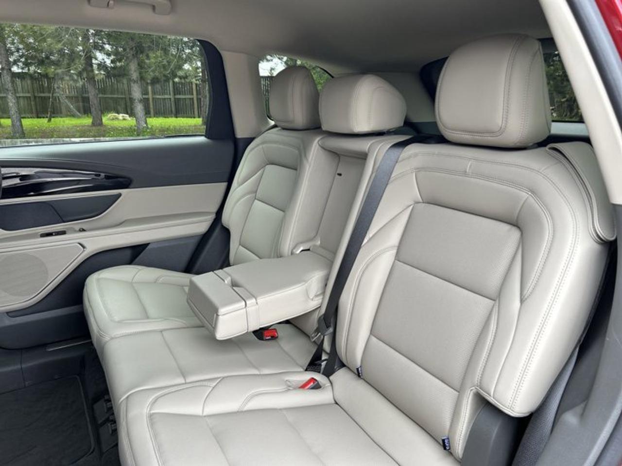2025 Lincoln Nautilus Premiere AWD | No Accidents | Leather Seats | Heated Steering Wheel Photo