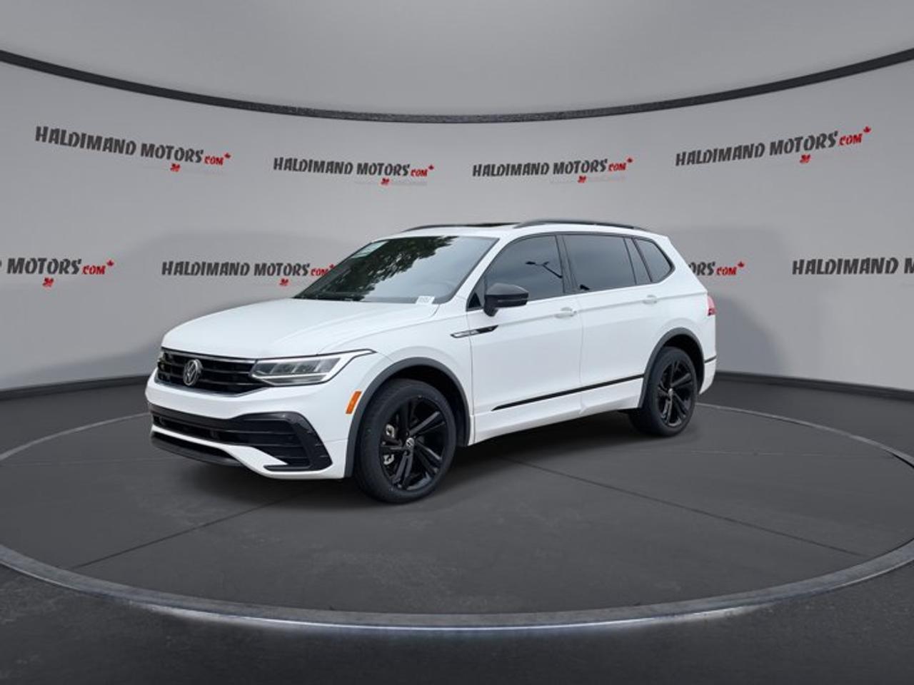 2024 Volkswagen Tiguan Comfortline R-Line 4WD | No Accidents Photo