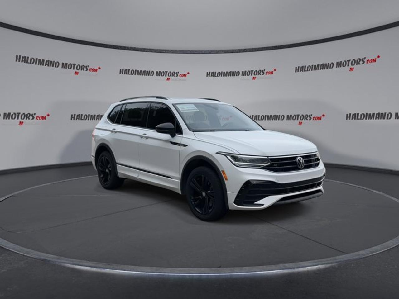 2024 Volkswagen Tiguan Comfortline R-Line 4WD | No Accidents Photo