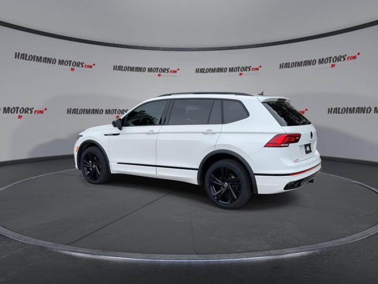 2024 Volkswagen Tiguan Comfortline R-Line 4WD | No Accidents Photo