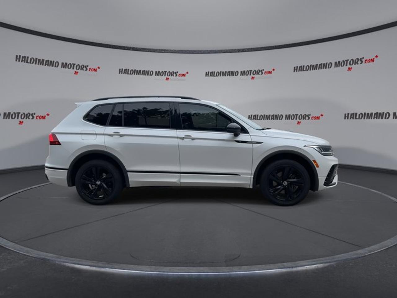 2024 Volkswagen Tiguan Comfortline R-Line 4WD | No Accidents Photo