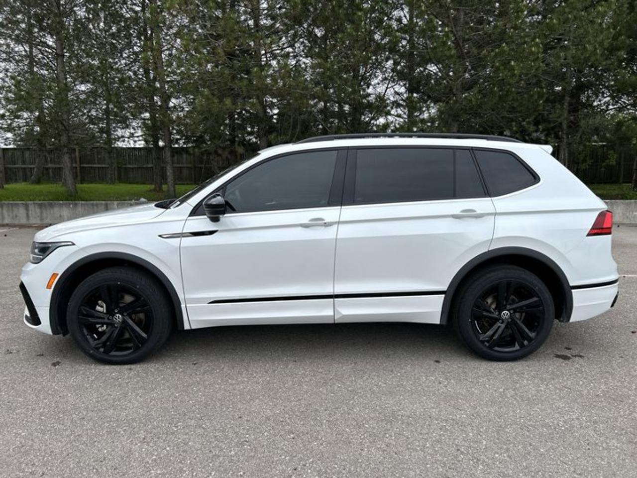 2024 Volkswagen Tiguan Comfortline R-Line 4WD | No Accidents Photo
